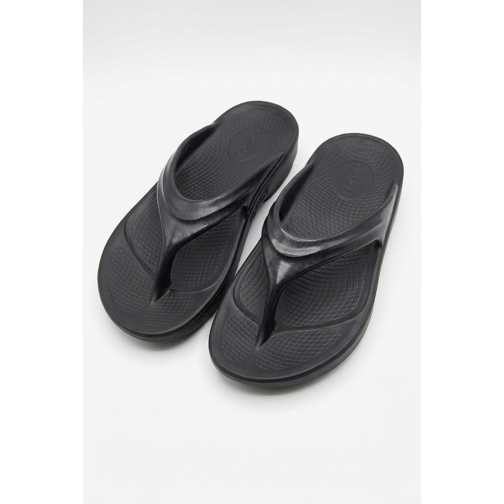 OOFOS OOlala Recovery Flip Flops Black Women's Size 7 EU 38 Comfort Sandals